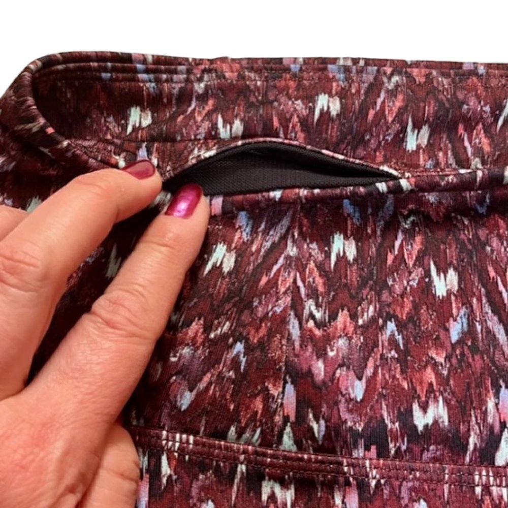 Manduka NWOT Women's Yoga Legging Essential Capri in Adaptation Print Burgundy M - Picture 9 of 14